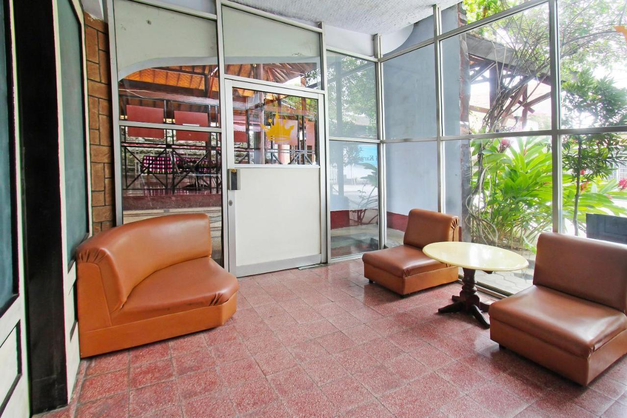 Oyo 91516 Wisata Hotel Матарам Екстериор снимка