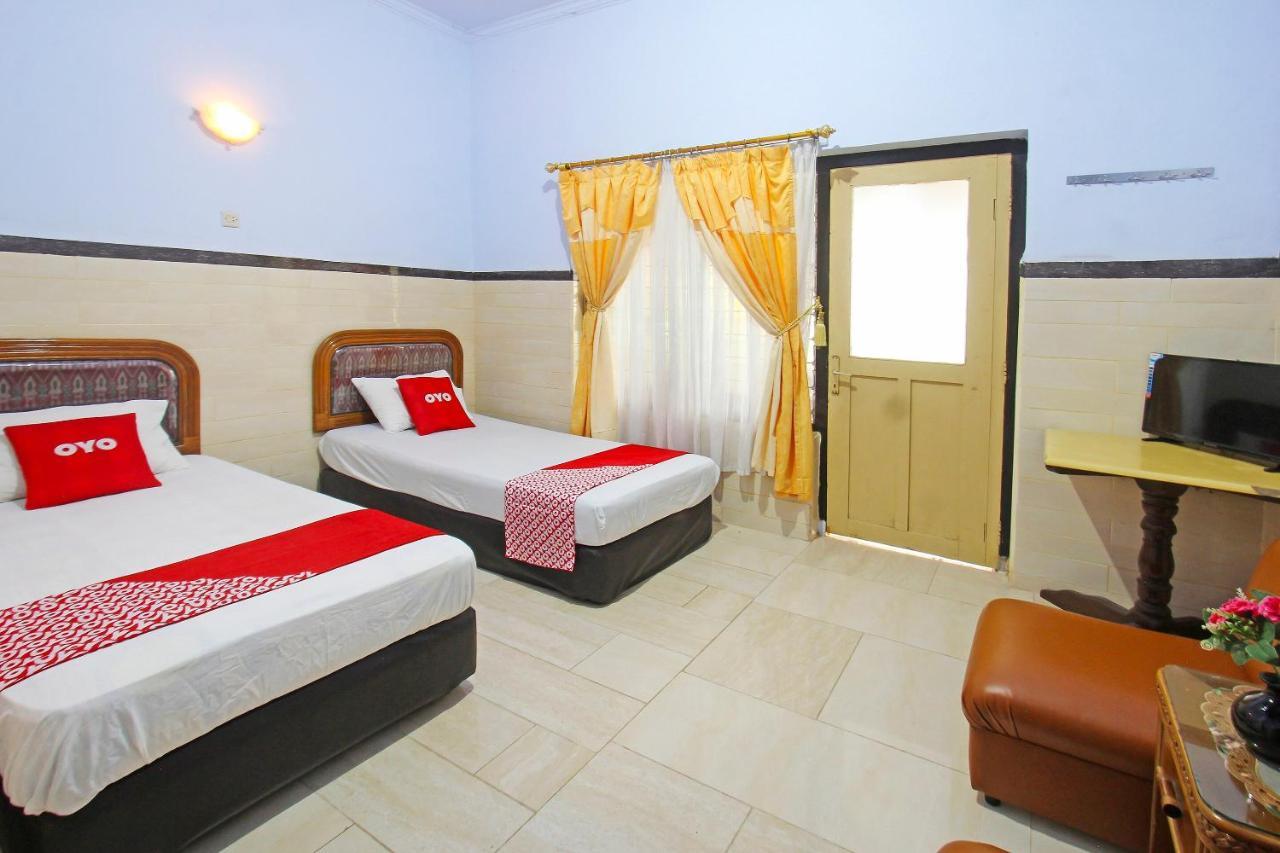 Oyo 91516 Wisata Hotel Матарам Екстериор снимка