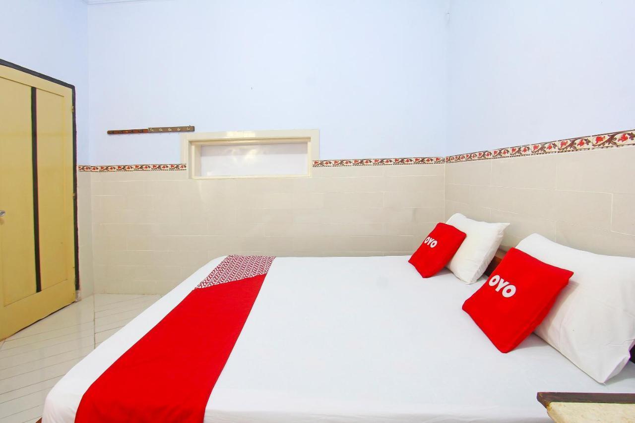 Oyo 91516 Wisata Hotel Матарам Екстериор снимка