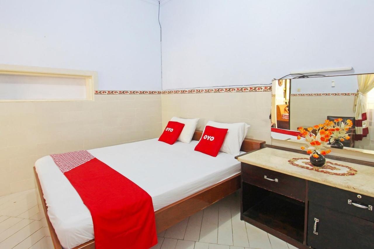 Oyo 91516 Wisata Hotel Матарам Екстериор снимка